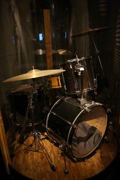 EMP-Museum-Seattle-Music-Movie-Prop-Memorabilia-Nirvana-Horror-Sci-Fi-Original-Prop-Blog-Rock-Subculture-Review-Report-Coverage-News-RSJ