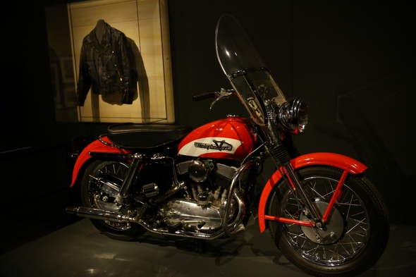 EMP-Museum-Seattle-Music-Movie-Prop-Memorabilia-Nirvana-Horror-Sci-Fi-Original-Prop-Blog-Rock-Subculture-Review-Report-Coverage-News-RSJ
