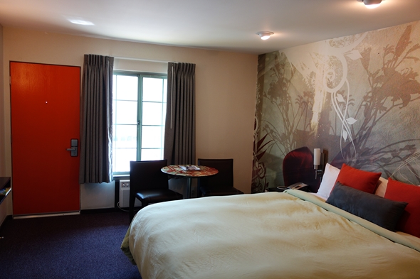 Tangerine-Hotel-Motel-Travel-Review-TripAdvisor-Burbank-Photo-Rated-01