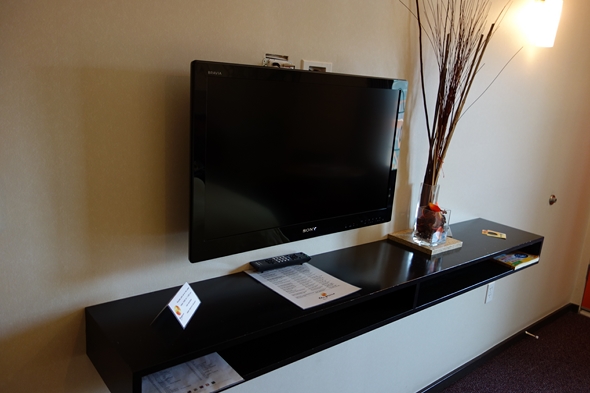 Tangerine-Hotel-Motel-Travel-Review-TripAdvisor-Burbank-Photo-Rated-01