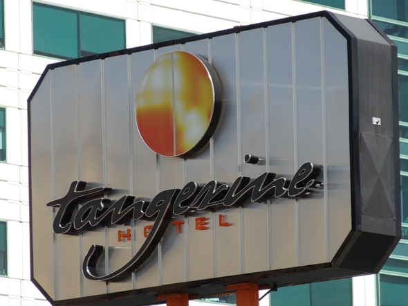 Tangerine-Hotel-Motel-Travel-Review-TripAdvisor-Burbank-Photo-Rated-01