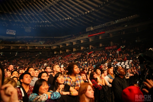 Not-So-Silent-Night-1-One-Live-105-Concert-Jack-White-Live-Nation-Concert-Review-Photos-2012-01-RSJ