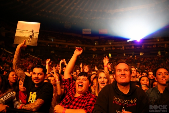 Not-So-Silent-Night-1-One-Live-105-Concert-Jack-White-Live-Nation-Concert-Review-Photos-2012-01-RSJ