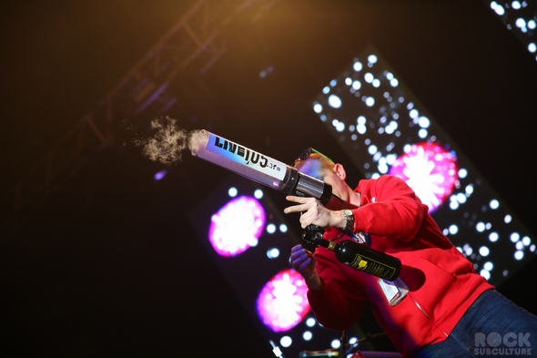 Not-So-Silent-Night-1-One-Live-105-Concert-Jack-White-Live-Nation-Concert-Review-Photos-2012-01-RSJ