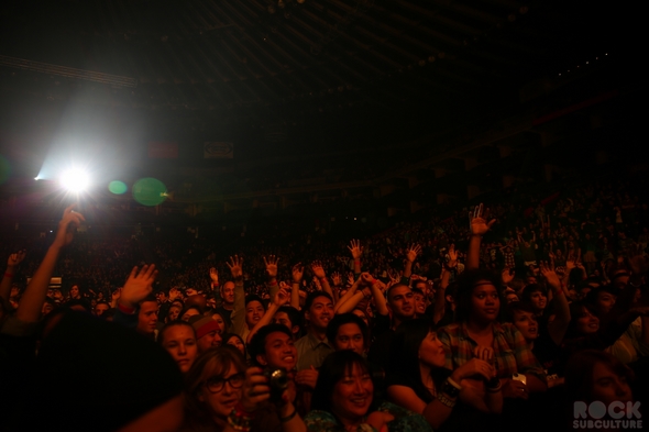 Not-So-Silent-Night-1-One-Live-105-Concert-Jack-White-Live-Nation-Concert-Review-Photos-2012-01-RSJ