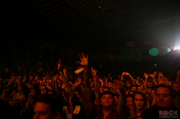 Not-So-Silent-Night-1-One-Live-105-Concert-Jack-White-Live-Nation-Concert-Review-Photos-2012-01-RSJ