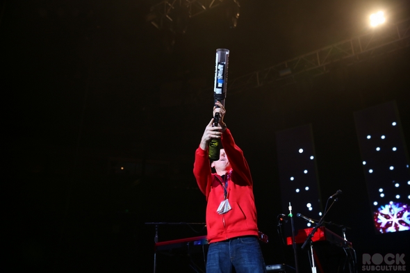 Not-So-Silent-Night-1-One-Live-105-Concert-Jack-White-Live-Nation-Concert-Review-Photos-2012-01-RSJ