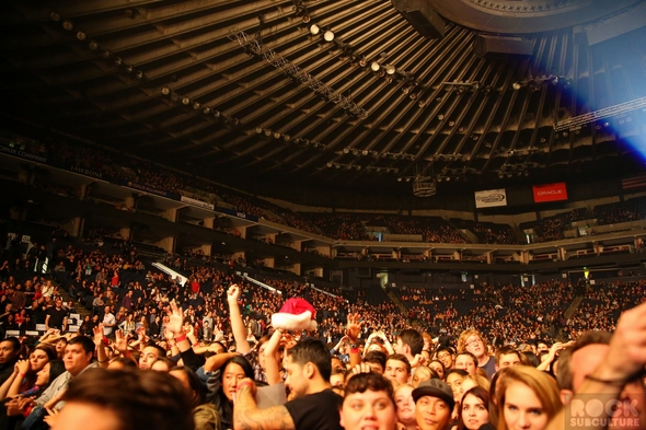 Not-So-Silent-Night-1-One-Live-105-Concert-Jack-White-Live-Nation-Concert-Review-Photos-2012-01-RSJ