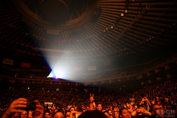 Not-So-Silent-Night-1-One-Live-105-Concert-Jack-White-Live-Nation-Concert-Review-Photos-2012-01-RSJ