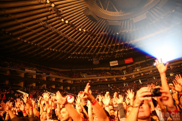Not-So-Silent-Night-1-One-Live-105-Concert-Jack-White-Live-Nation-Concert-Review-Photos-2012-01-RSJ