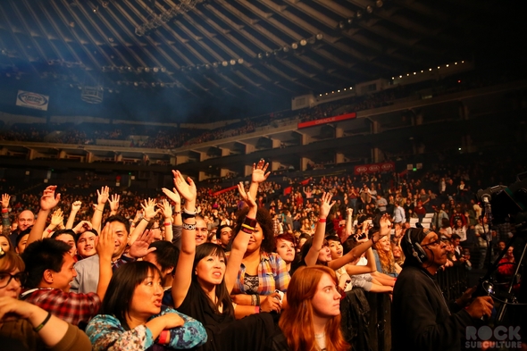 Not-So-Silent-Night-1-One-Live-105-Concert-Jack-White-Live-Nation-Concert-Review-Photos-2012-01-RSJ