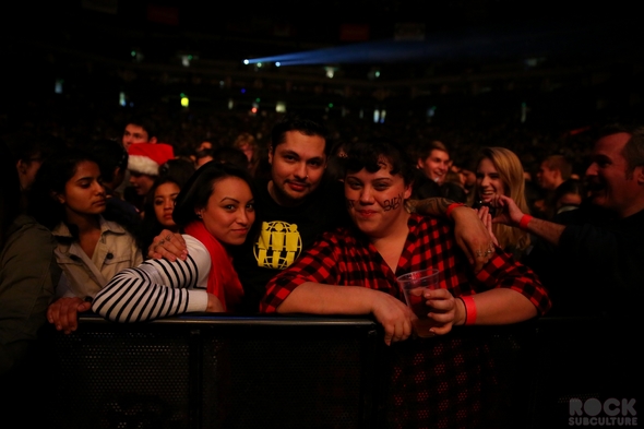Not-So-Silent-Night-1-One-Live-105-Concert-Jack-White-Live-Nation-Concert-Review-Photos-2012-01-RSJ