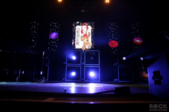 Not-So-Silent-Night-1-One-Live-105-Concert-Jack-White-Live-Nation-Concert-Review-Photos-2012-01-RSJ
