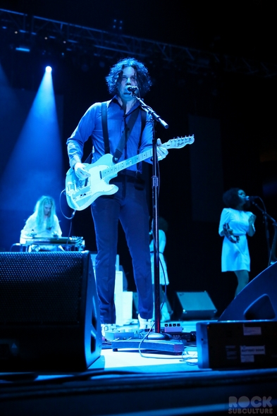 Not-So-Silent-Night-1-One-Live-105-Concert-Review-Photos-Oakland-2012