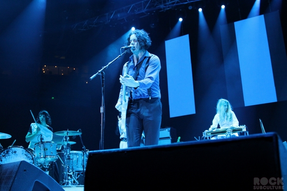 Not-So-Silent-Night-1-One-Live-105-Concert-Review-Photos-Oakland-2012