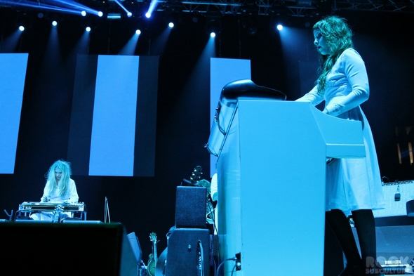 Not-So-Silent-Night-1-One-Live-105-Concert-Review-Photos-Oakland-2012
