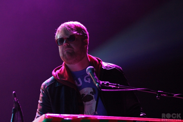 Not-So-Silent-Night-1-One-Live-105-Concert-Review-Photos-Oakland-2012-RSJ