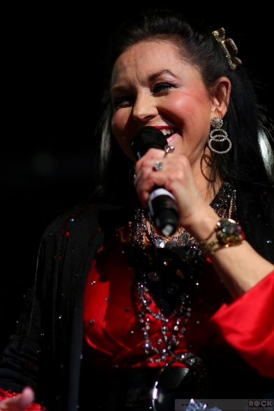 Crystal-Gayle-Live-Concert-Review-2013-Thunder-Valley-Lincoln-California-Tour-01-RSJ