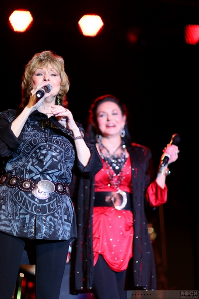 Crystal-Gayle-Live-Concert-Review-2013-Thunder-Valley-Lincoln-California-Tour-01-RSJ