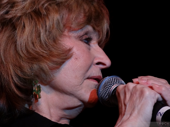 Crystal-Gayle-Live-Concert-Review-2013-Thunder-Valley-Lincoln-California-Tour-01-RSJ