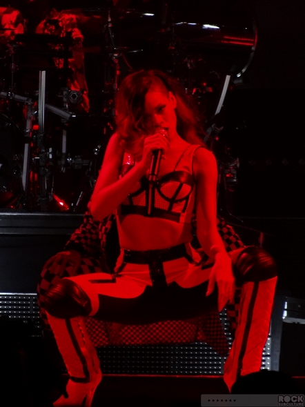 Rihanna-Concert-Review-2013-High-Resolution-Photography-Unapologetic-San-Jose-HP-Pavilion-Diamonds-World-Tour-001-RSJ