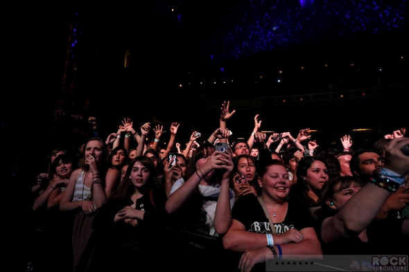 Arctic-Monkeys-Concert-Review-2013-Tour-Photos-Fox-Theater-Oakland-California-September-26-27-101-RSJ