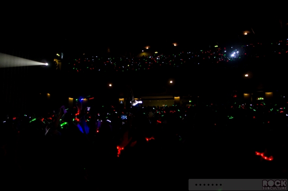 Coldplay-Kids-Company-Under-1-Roof-Concert-Review-Event-December-19-2013-Photos-Videos-001-RSJ