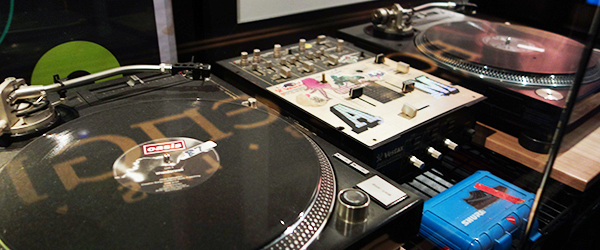 Music-Rock-and-Roll-Pop-Stage-Studio-Used-Prop-Auction-Calendar-Schedule-Events-Dealers-Live-Auction-Houses-Catalogs-Dates-FI