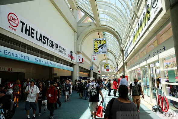 SDCC-San-Diego-Comic-Con-2014-Photos-Photography-Exhibit-Hall-Gaslamp-Costumes-001-RSJ