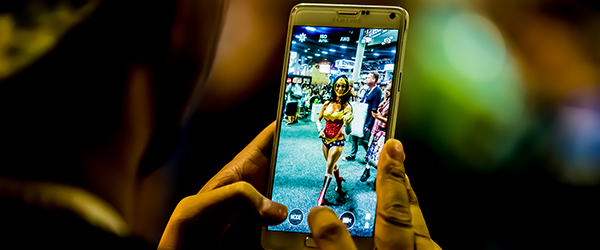 San-Diego-Comic-Con-International-2015-Photos-Cosplay-Convention-Exhibit-Hall-FI