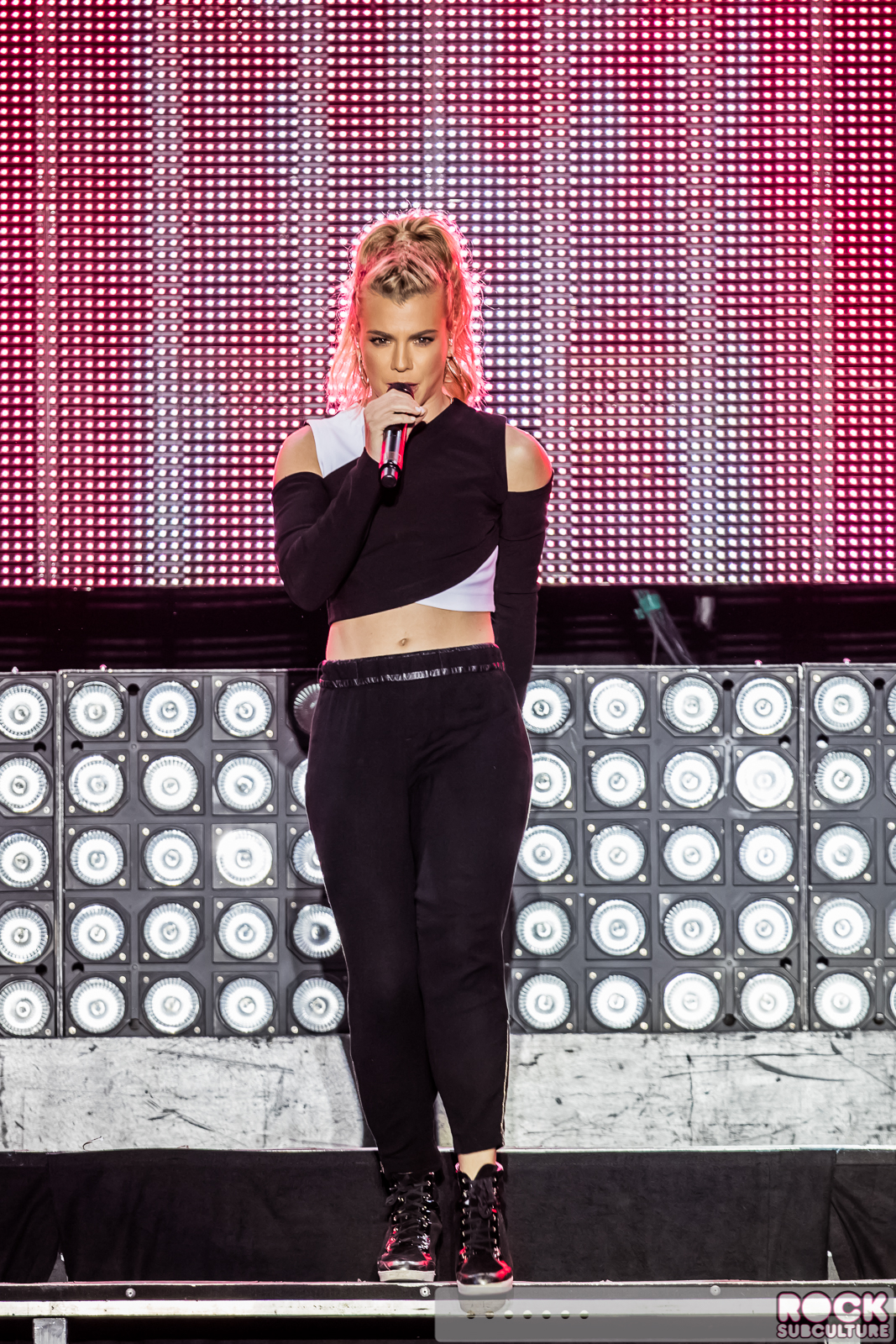 The-Band-Perry-2015-Tour-Concert-Review-Photos-Ironstone-Amphitheatre-1684