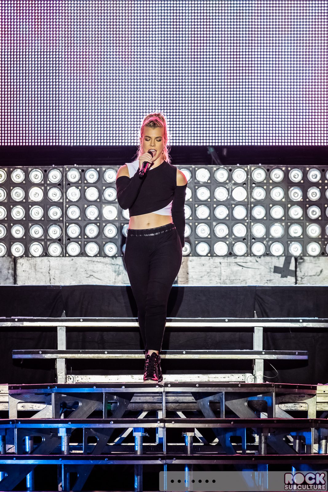 The-Band-Perry-2015-Tour-Concert-Review-Photos-Ironstone-Amphitheatre-1686