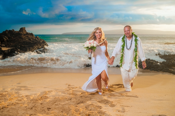 Jason-DeBord-Shelley-Wedding-Maui-Beach-x600