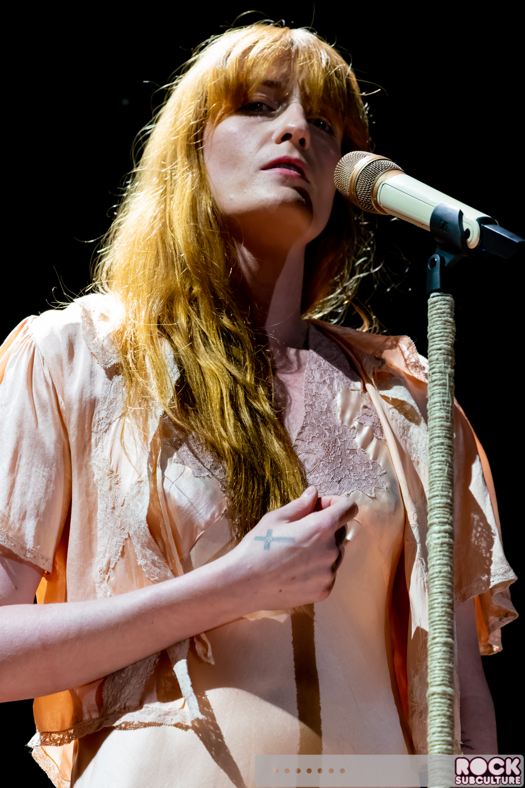 Florence-and-the-Machine-2018-Tour-Concert-Photos-Review-Lake-Tahoe-0410
