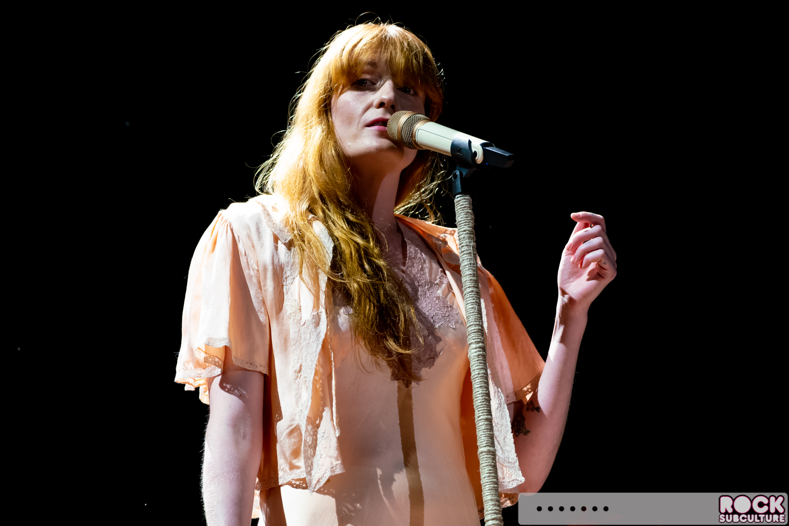 Florence-and-the-Machine-2018-Tour-Concert-Photos-Review-Lake-Tahoe-0424