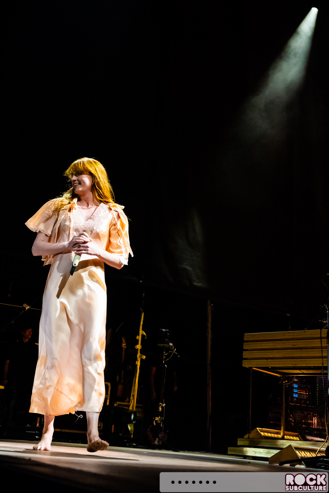 Florence-and-the-Machine-2018-Tour-Concert-Photos-Review-Lake-Tahoe-0938