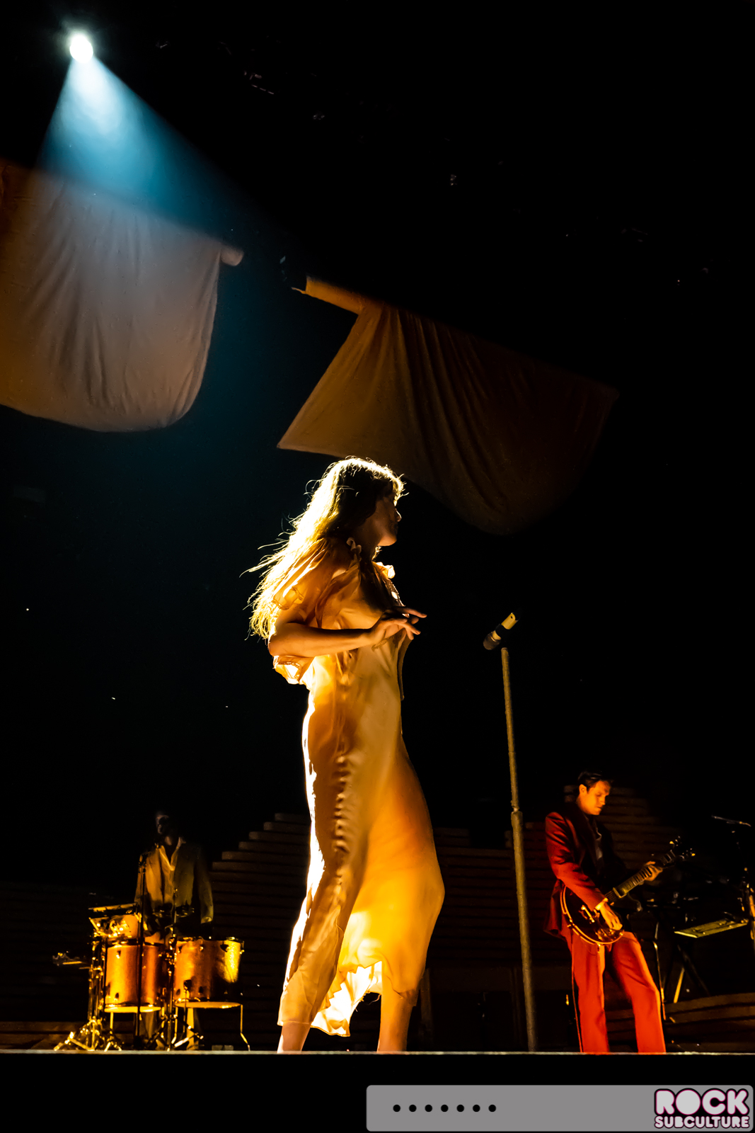 Florence-and-the-Machine-2018-Tour-Concert-Photos-Review-Lake-Tahoe-1023