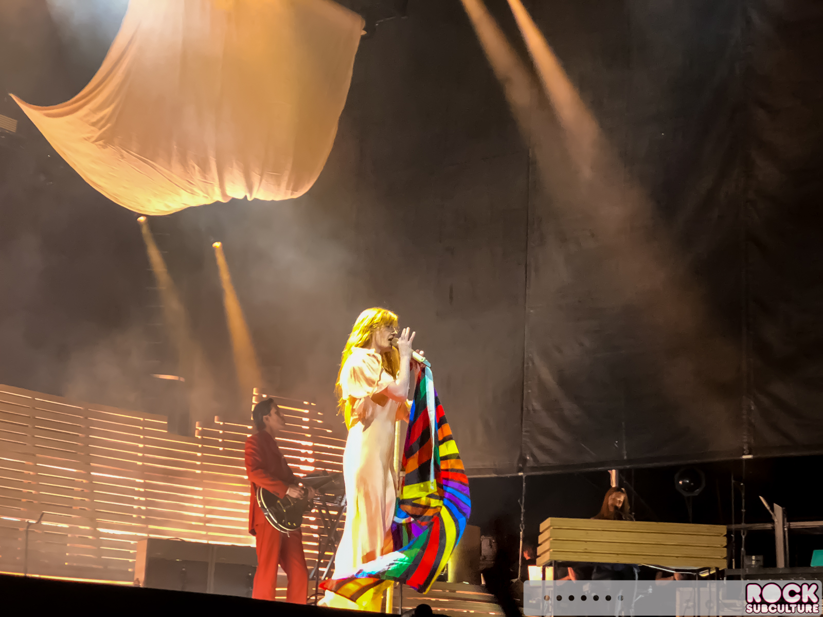 Florence-and-the-Machine-2018-Tour-Concert-Photos-Review-Lake-Tahoe-Flag